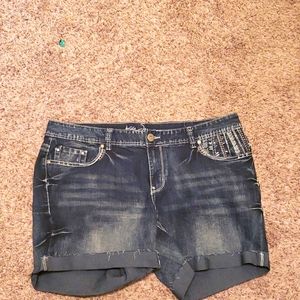 NWOT Aryia Brand Jean Shorts Size 18